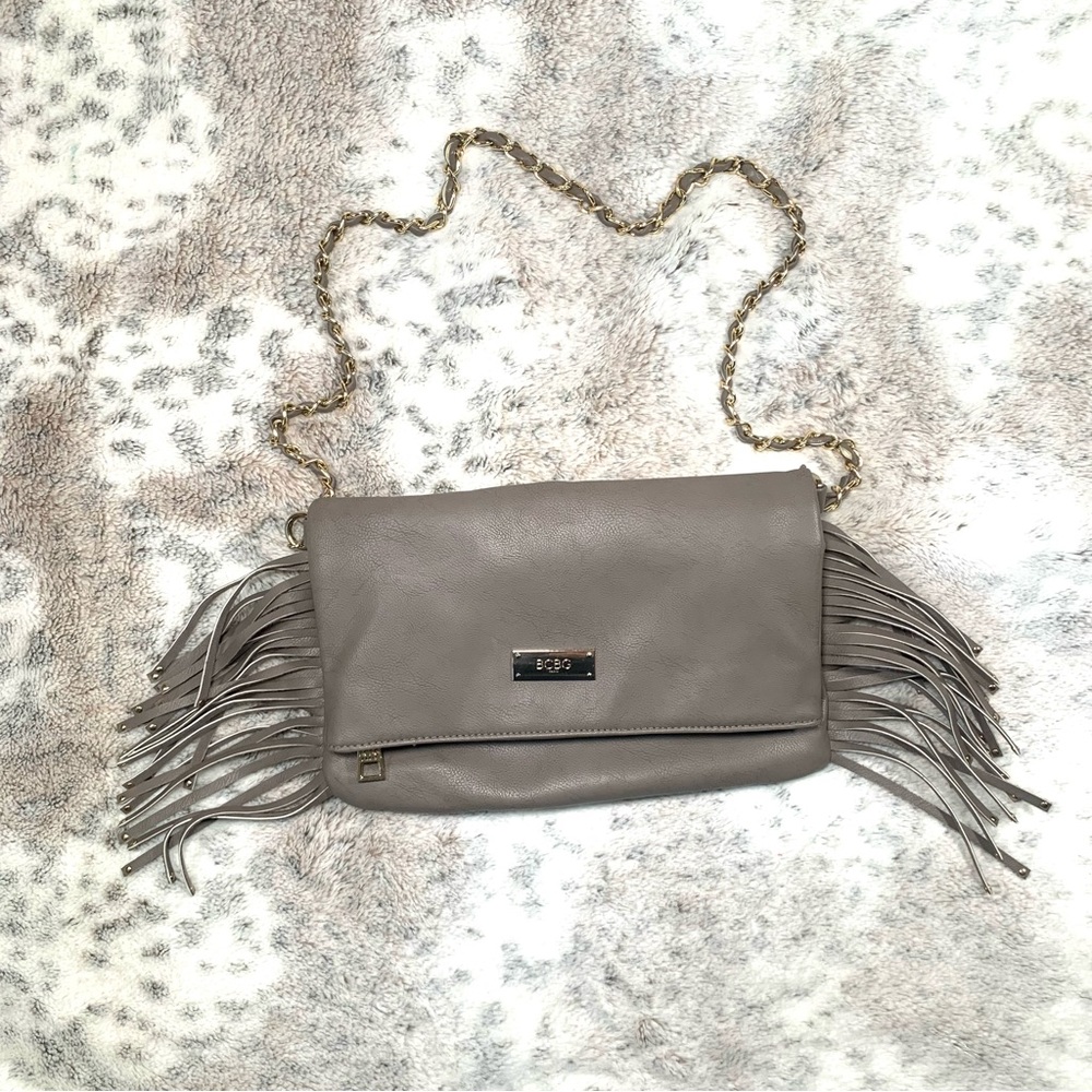 BCBG Taupe Fringe Hand Bag Purse‎ Crossbody Beige Tan Snap Gold Fold Over Gray